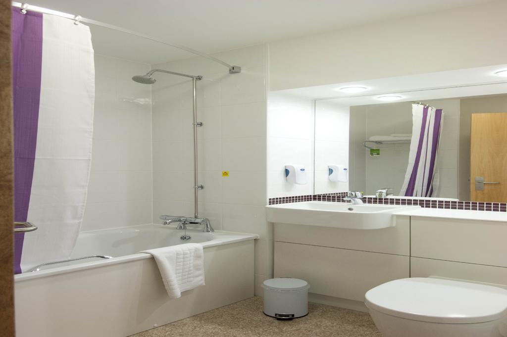 Premier Inn London Hayes, Heathrow Хейс Номер фото