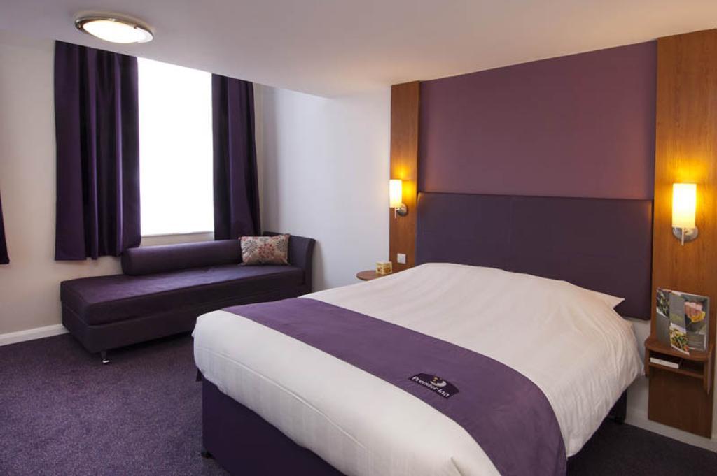 Premier Inn London Hayes, Heathrow Хейс Экстерьер фото