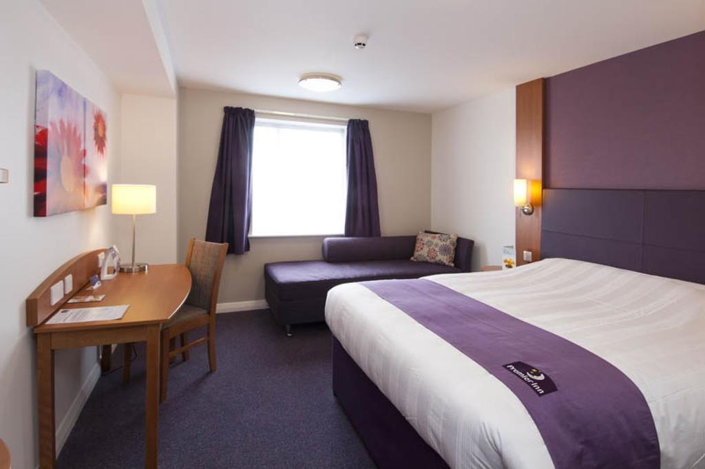 Premier Inn London Hayes, Heathrow Хейс Экстерьер фото