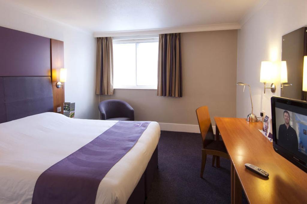 Premier Inn London Hayes, Heathrow Хейс Номер фото