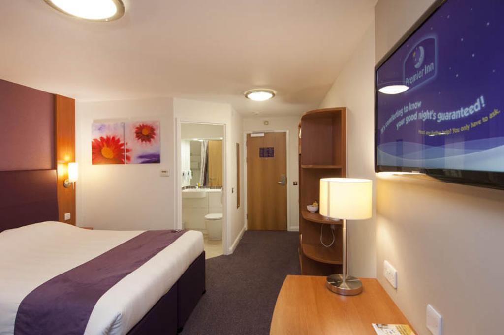 Premier Inn London Hayes, Heathrow Хейс Экстерьер фото