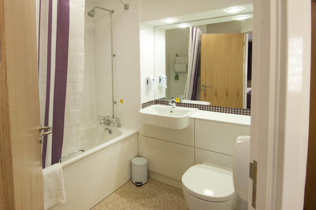 Premier Inn London Hayes, Heathrow Хейс Номер фото